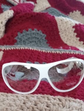 NWT ROCAWEAR White & Silver Frame Sunglasses
